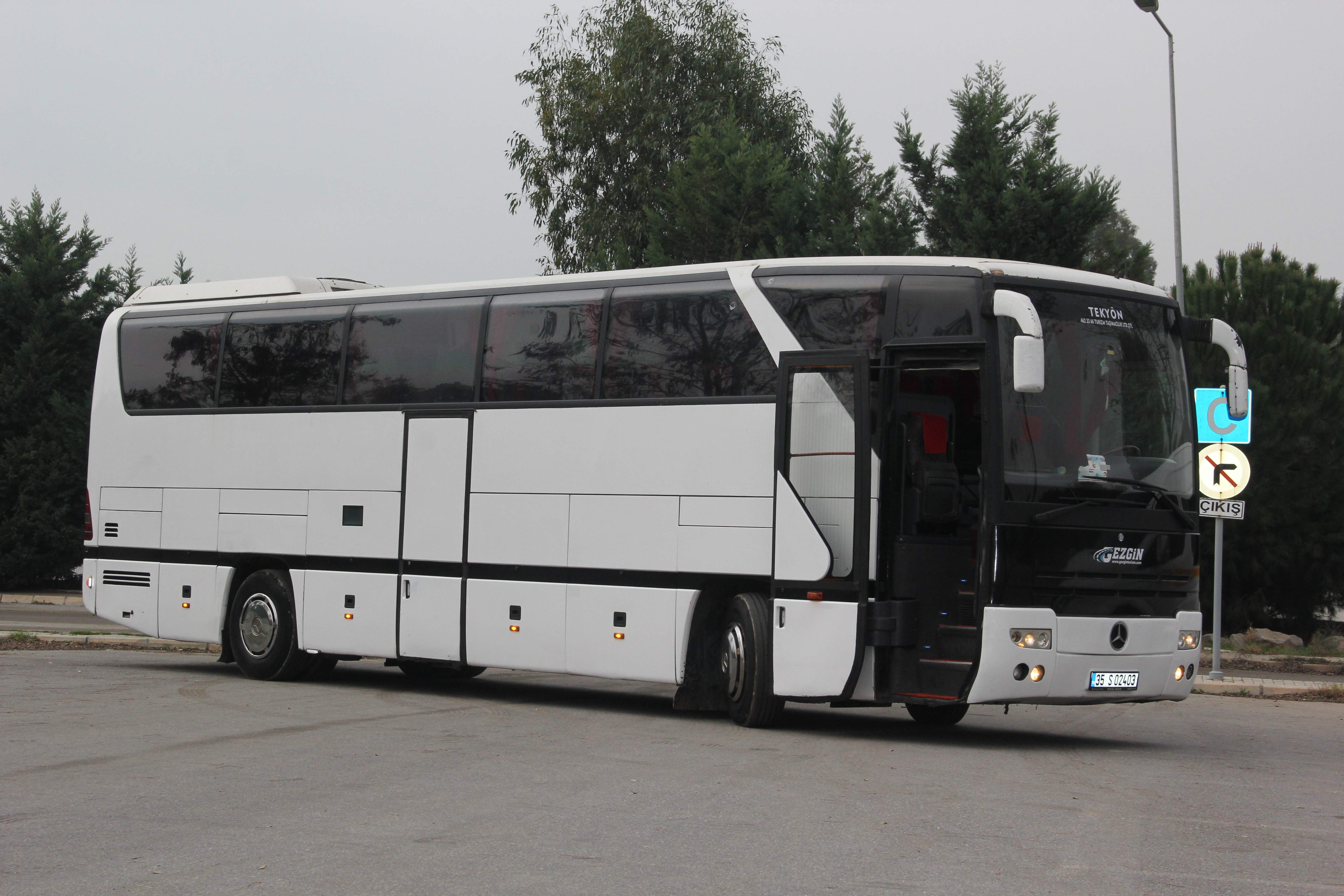 Gezgin Turizm Otobüsü